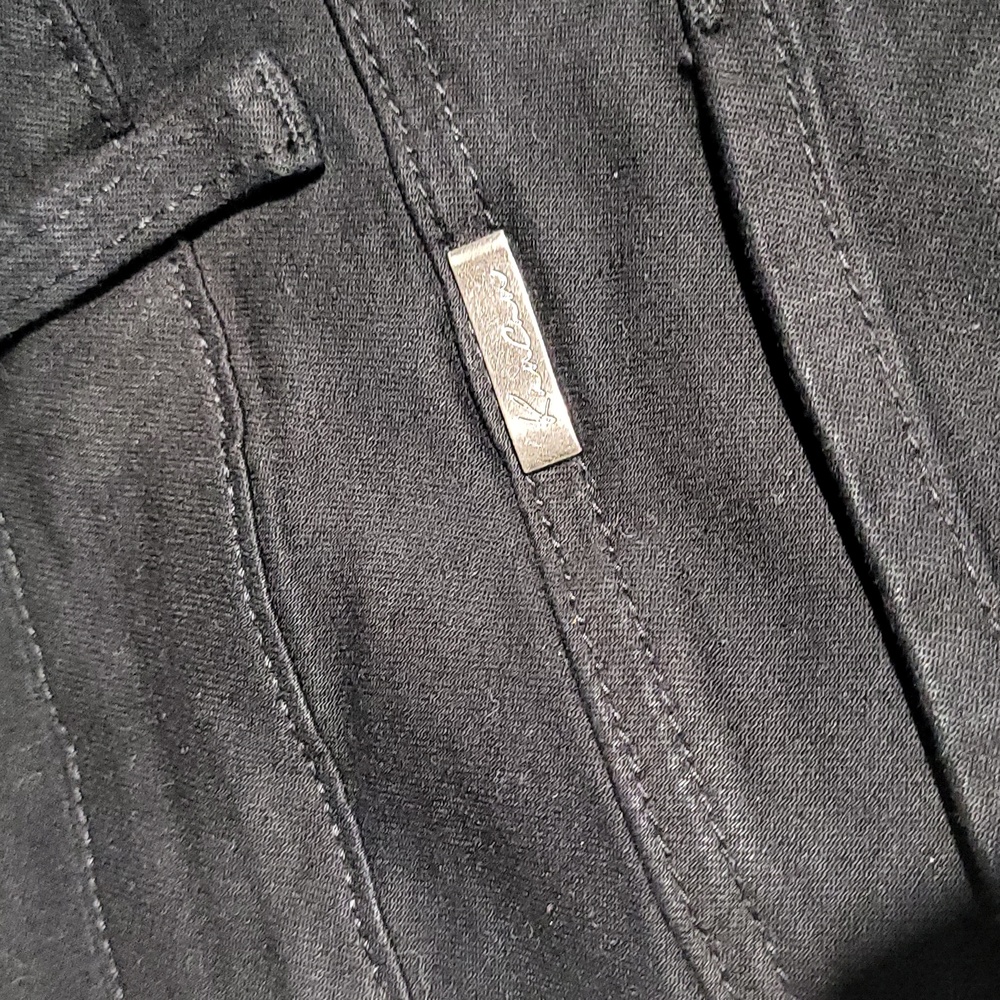 Jean Capri - Picture 7 of 9